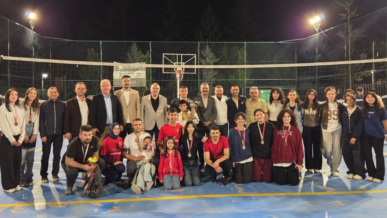 Kızılcahamam’da voleybol coşkusu: Şampiyon Aşıklar Tepesi