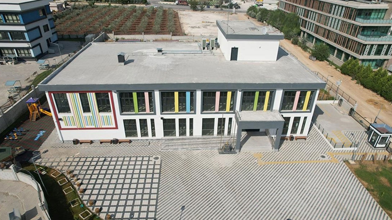 Kilis’te deprem sonrası okullar yeniden hayat buluyor