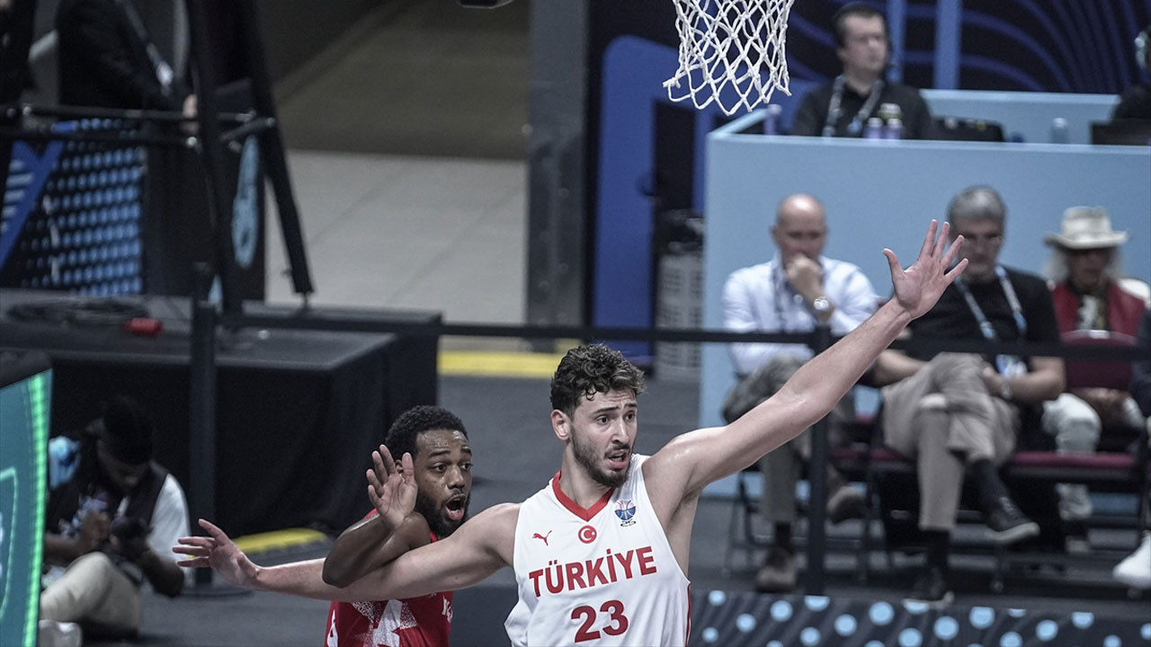 EuroBasket 2025'te Tarihi Zafer: Türkiye Polonya'yı 91-77 Yenerek Yarı Finalde