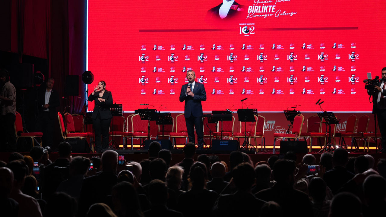 Özel, CHP'nin 102'nci kuruluş yıldönümünde konuştu: "Sokağa çağırmak icap ettiği gün hiç tereddüt etmem"