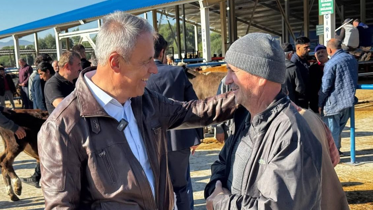 Çankırı Çerkeş Belediye Başkanı Hasan Sopacı canlı hayvan pazarını ziyaret etti