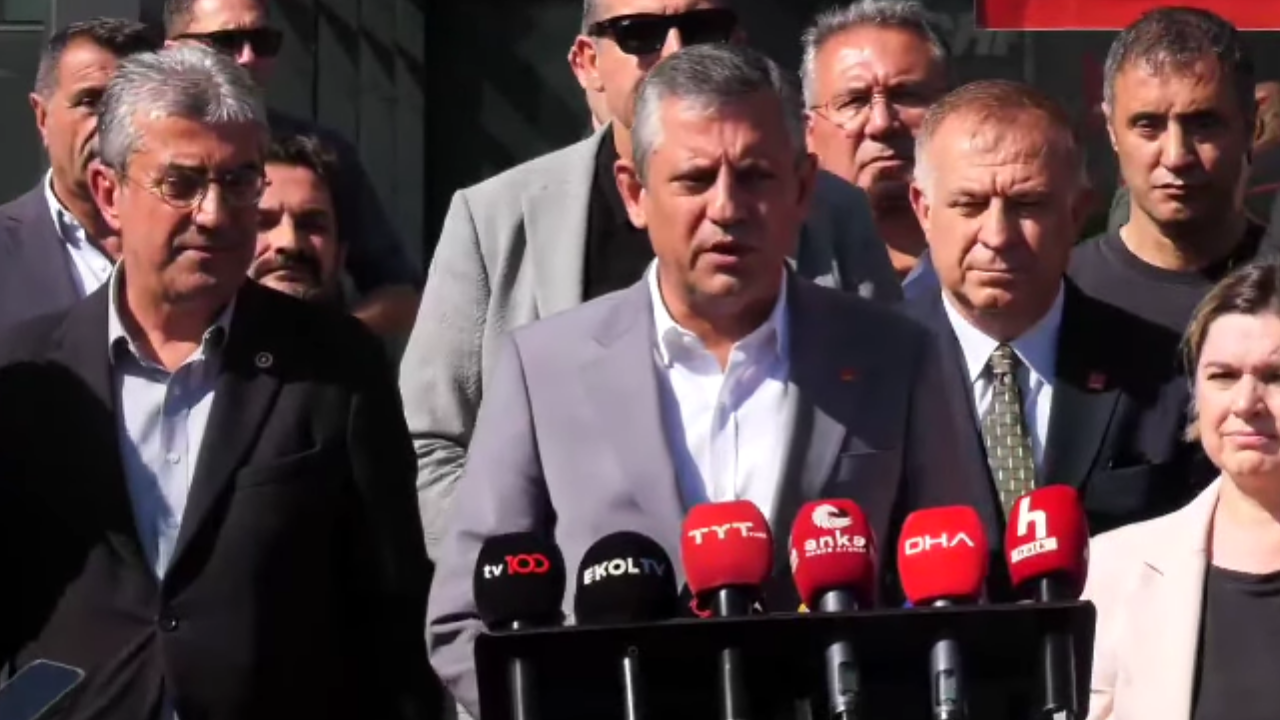 CHP lideri Özgür Özel Yerlikaya’ya yüklendi: "Siyasi parti binasına polis mi girer?"