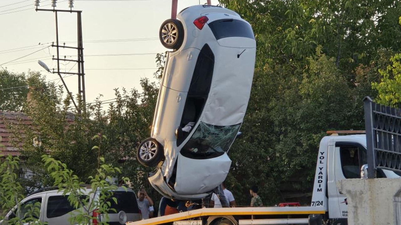 Yozgat'ta feci kaza: Otomobil okul bahçesine uçtu!