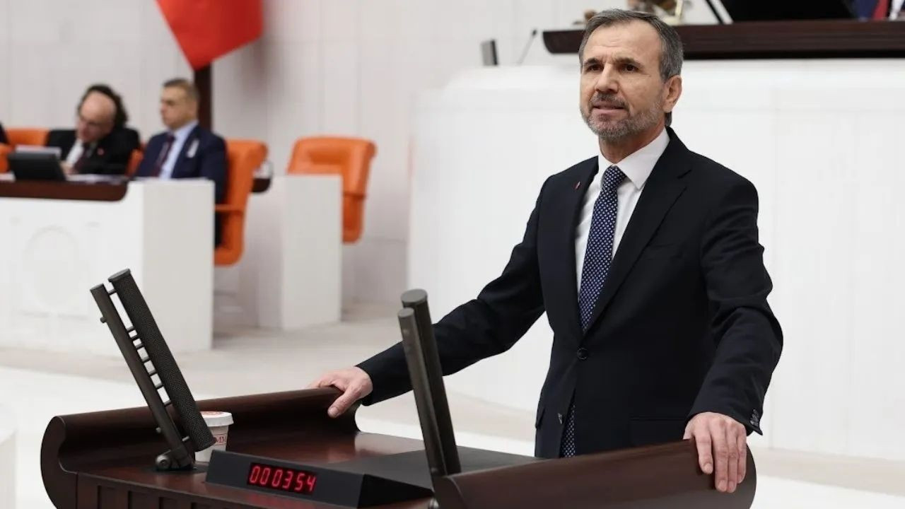 Mesut Doğan kimdir, hangi siyasi görevlerde yer almıştır?