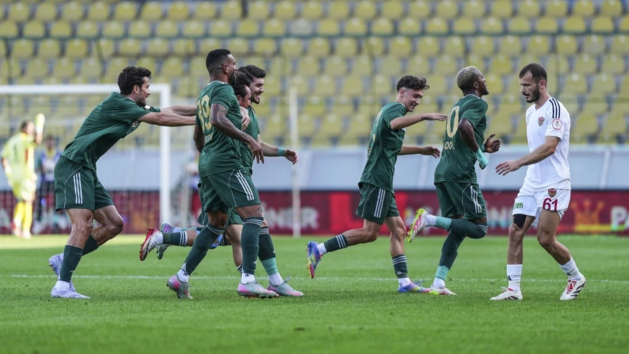 Esenler Erokspor, Atakaş Hatayspor’u Gençlerbirliği’nin eski oyuncularıyla yıktı