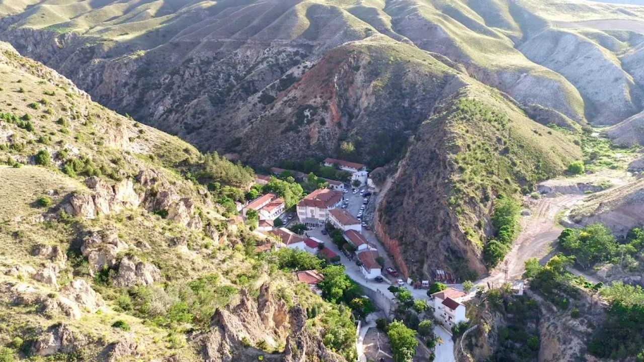 Ankara’nın Beypazarı ilçesinde yer alan Dutlu-Tahtalı Kaplıcaları nelere iyi geliyor?