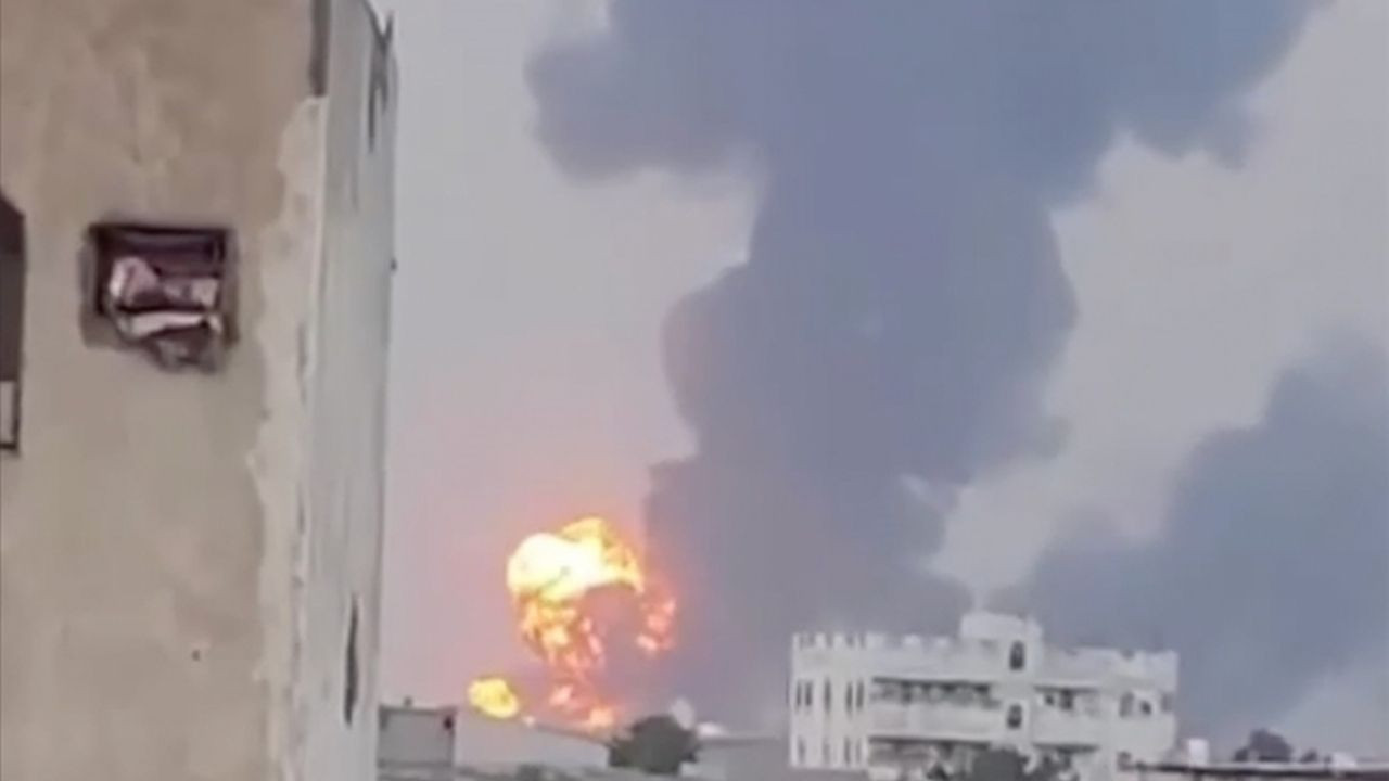 İsrail, Yemen'in Hudeyde Limanı'na saldırdı