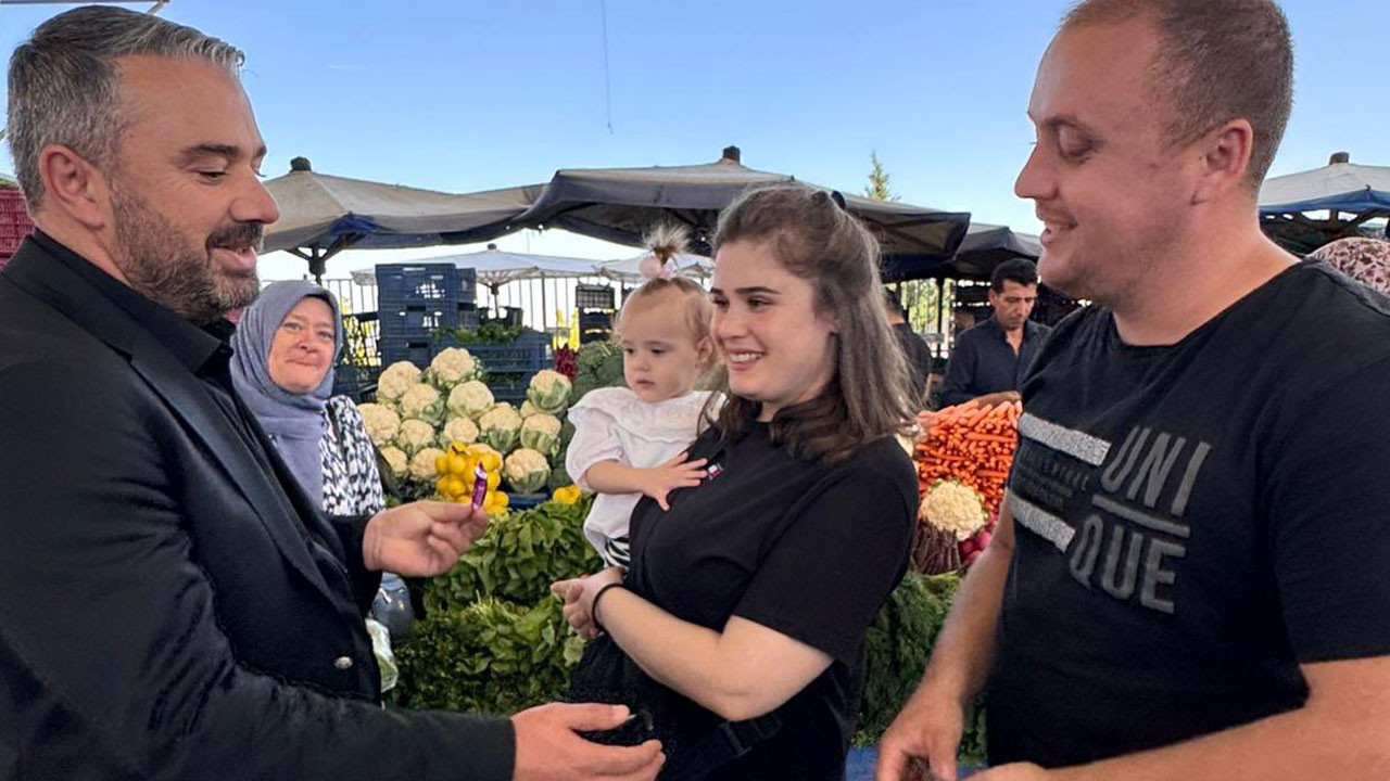 Ertuğrul Çetin Çarşamba Pazarı’nda hemşehrileriyle buluştu