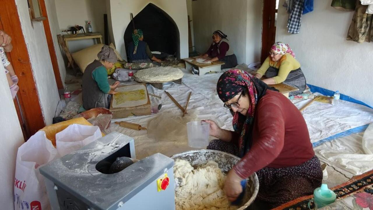 Yozgat’ta tandırlar, kışlık ekmekler için yandı