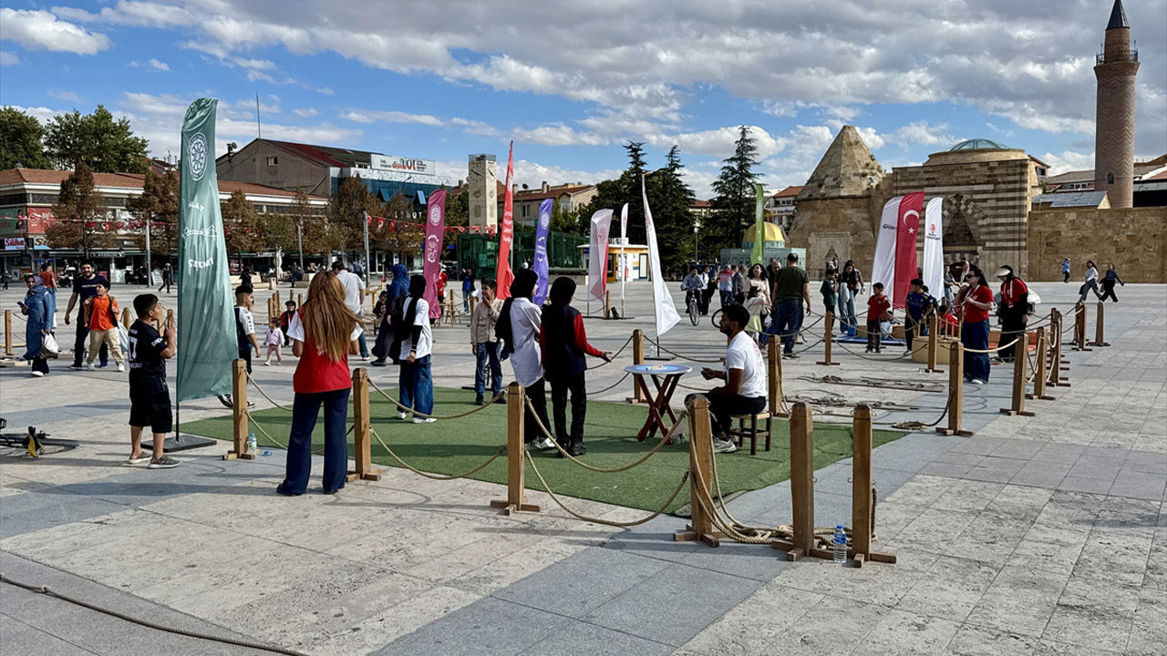 Kırşehir'de çocuklar geleneksel oyunlarla buluştu