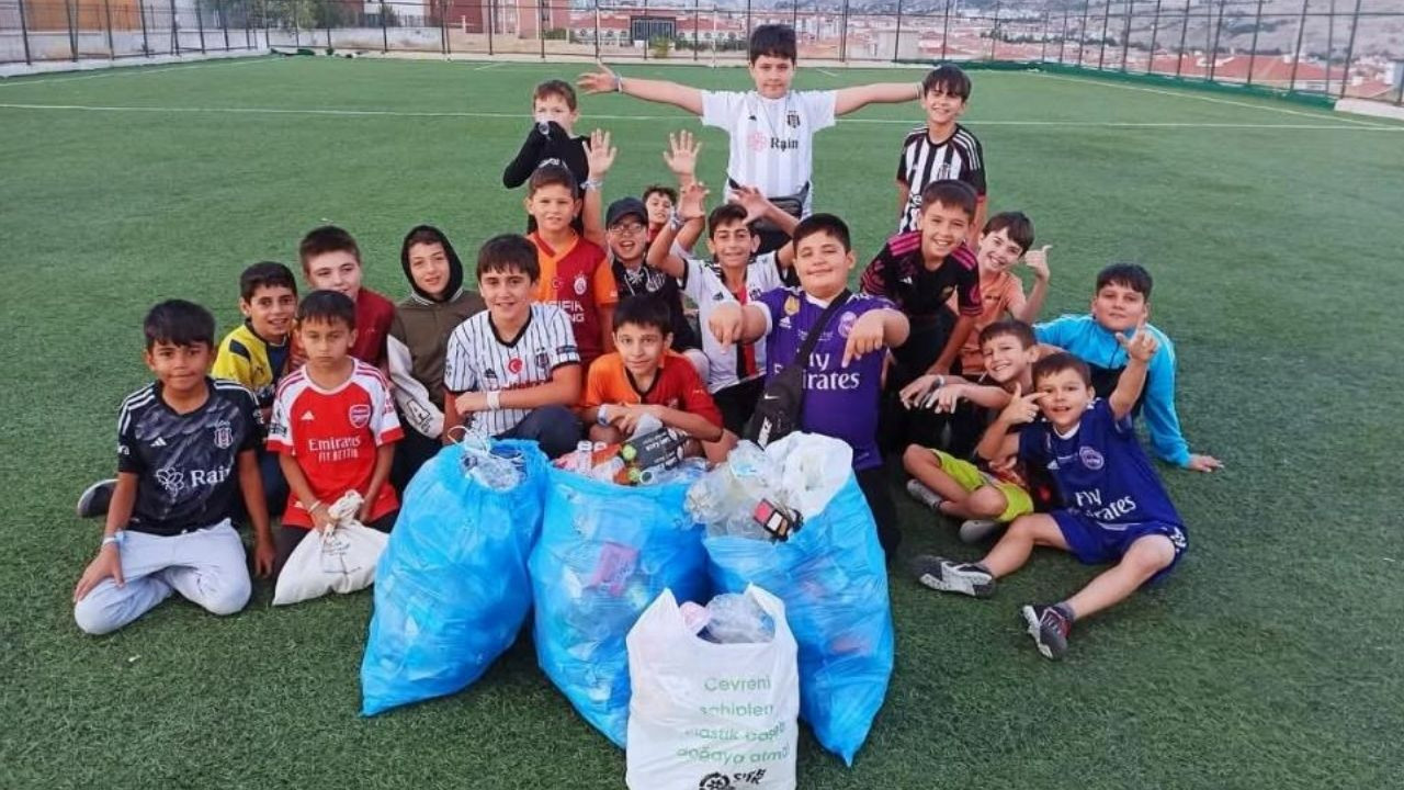 Beypazarlı miniklerden örnek çevre temizliği etkinliği