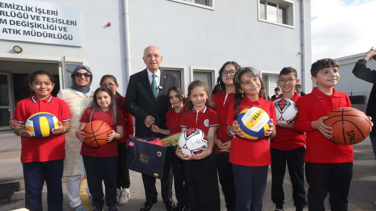 Yenimahalle'de atık piller toplayan öğrenciler ödüllendirildi