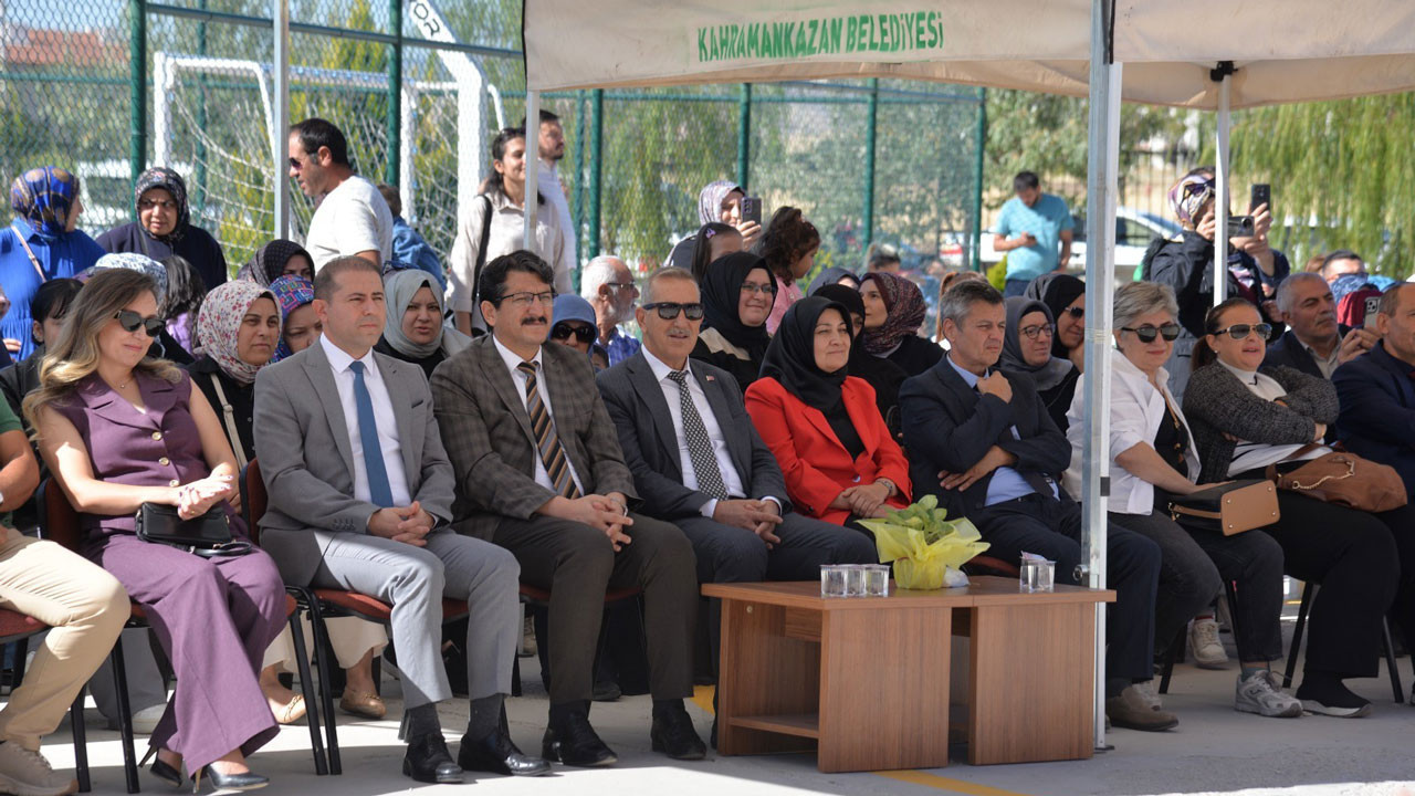 Kahramankazan’da minik öğrenciler şiir ve halk oyunlarıyla İlköğretim Haftasını kutladı