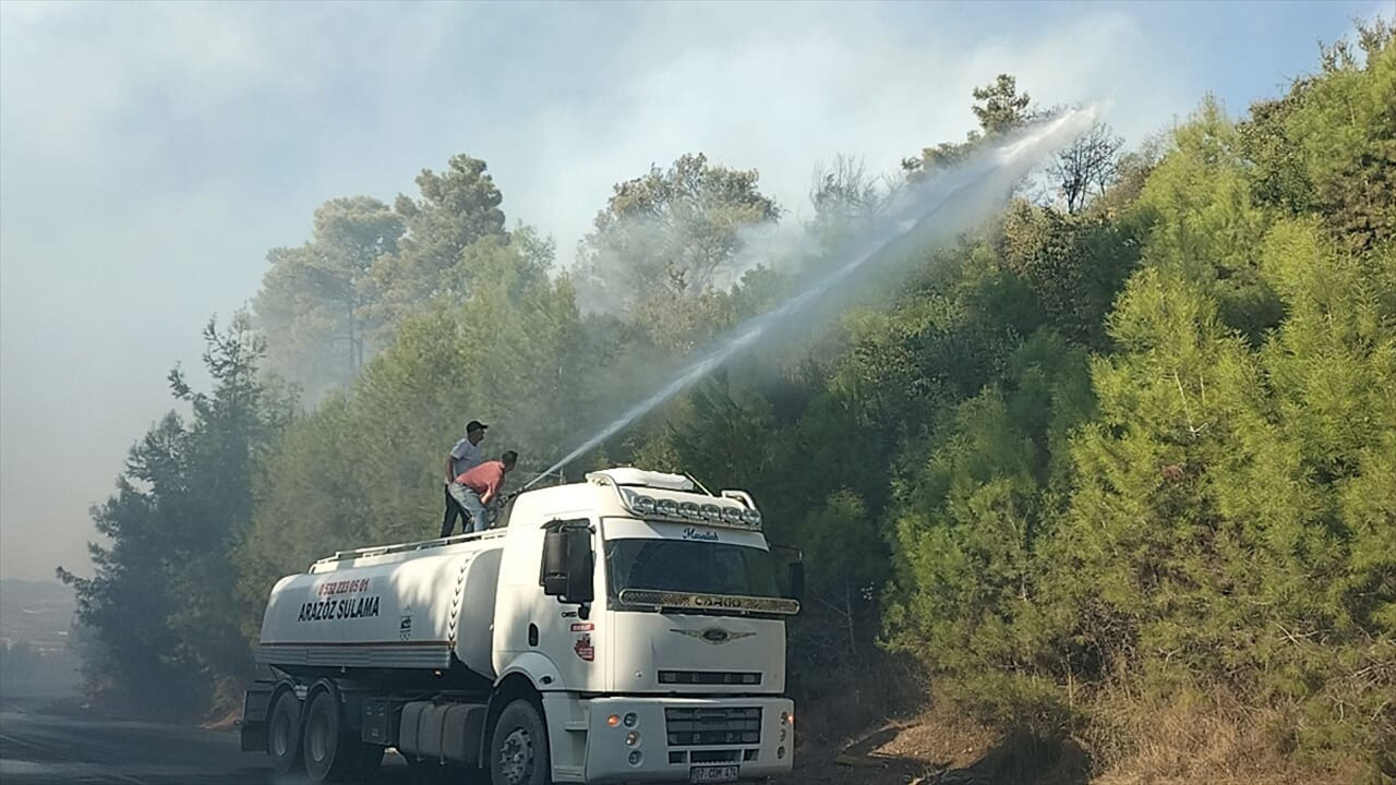 Manavgat'ta tarım arazisinde çıkan yangın ormana sıçradı: Müdahale sürüyor
