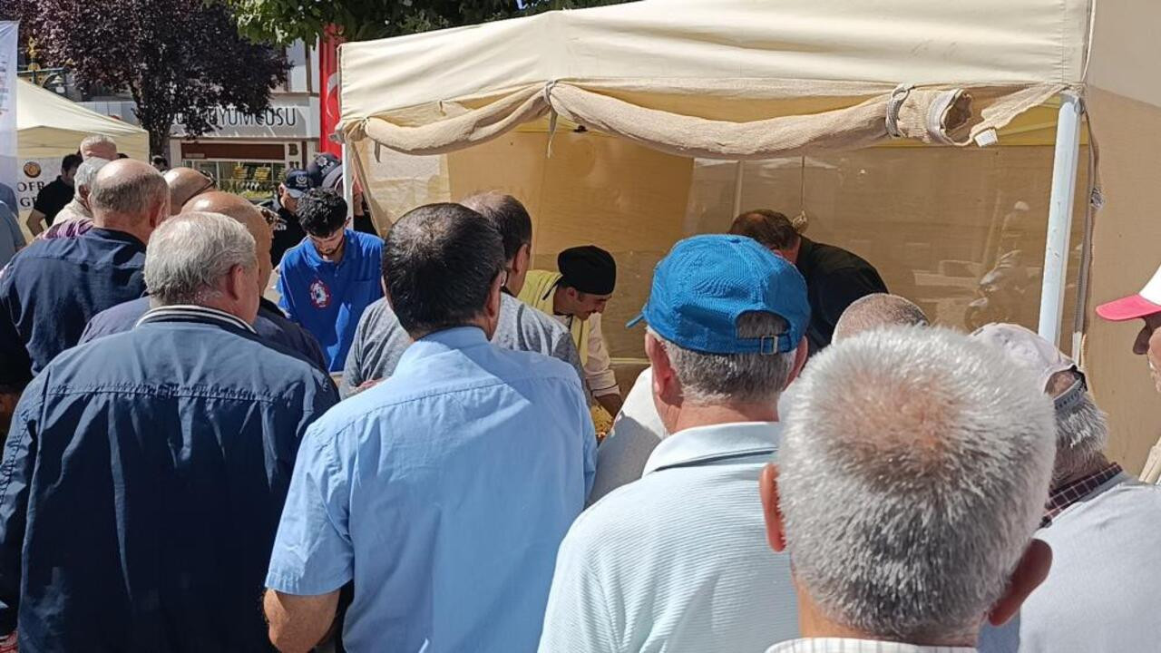 Kırşehir’de, Ahi pilavı dağıtımında büyük izdiham yaşandı