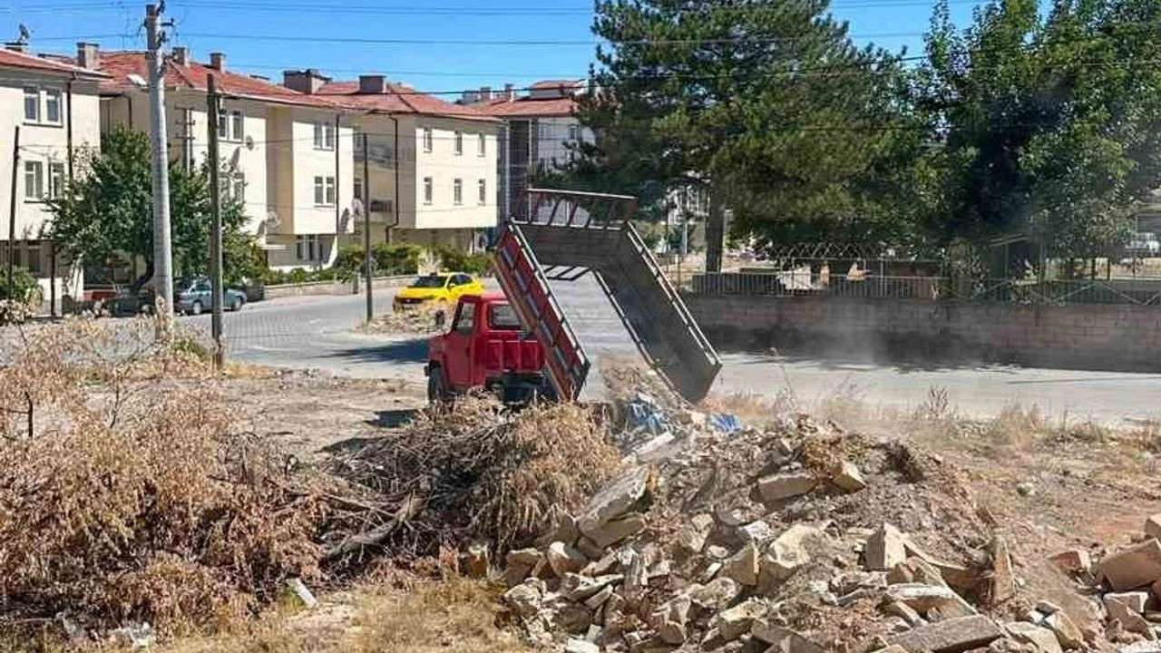 Kırşehir’de kaçak moloz döken sürücüye, suçüstü baskını