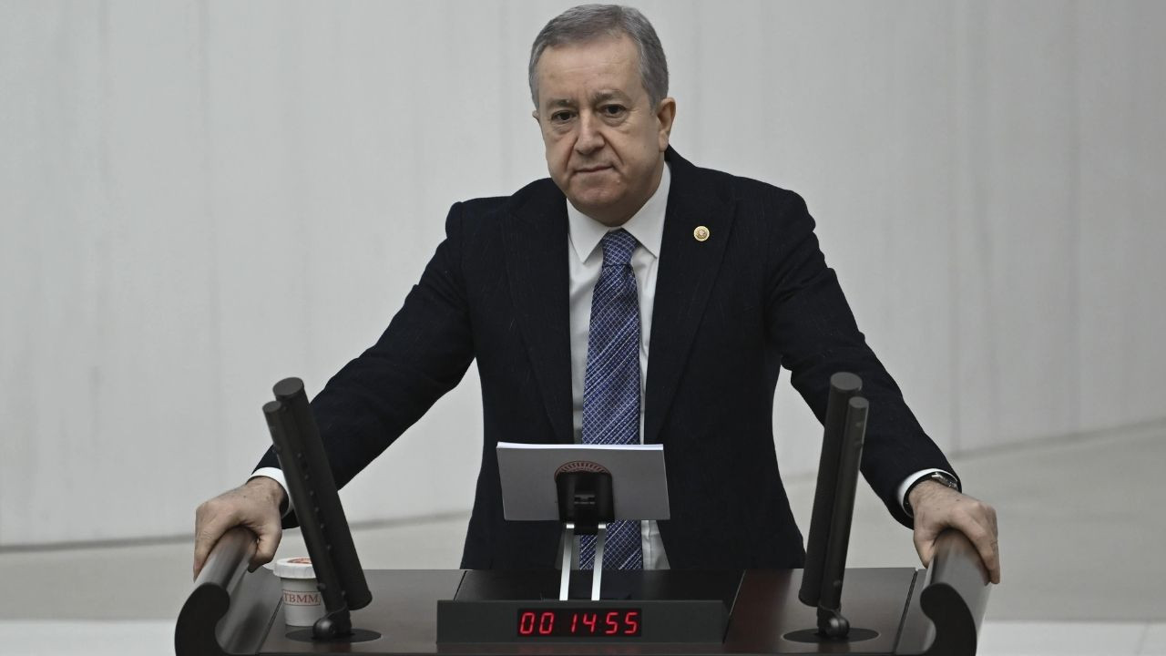 Sadir Durmaz kimdir, hangi görevlerde bulundu ve Tarım Kredi Kooperatiflerindeki rolü ne oldu?