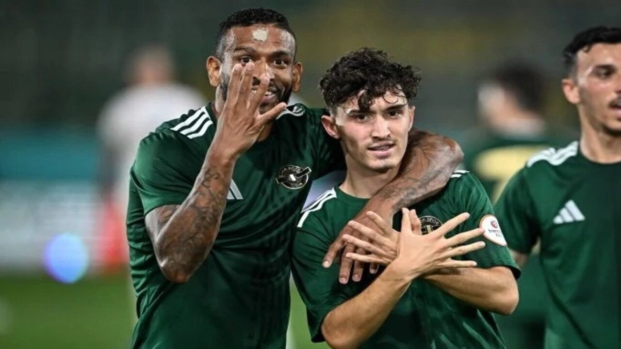 Gençlerbirliği’nin eski yıldızları, Esenler Erokspor’u liderliğe taşıdı