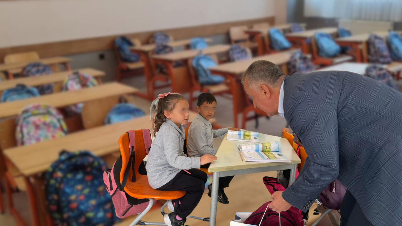 Yeni eğitim yılına mutlu başlangıç! Çamlıdere’de öğrencilere kırtasiye setleri dağıtıldı