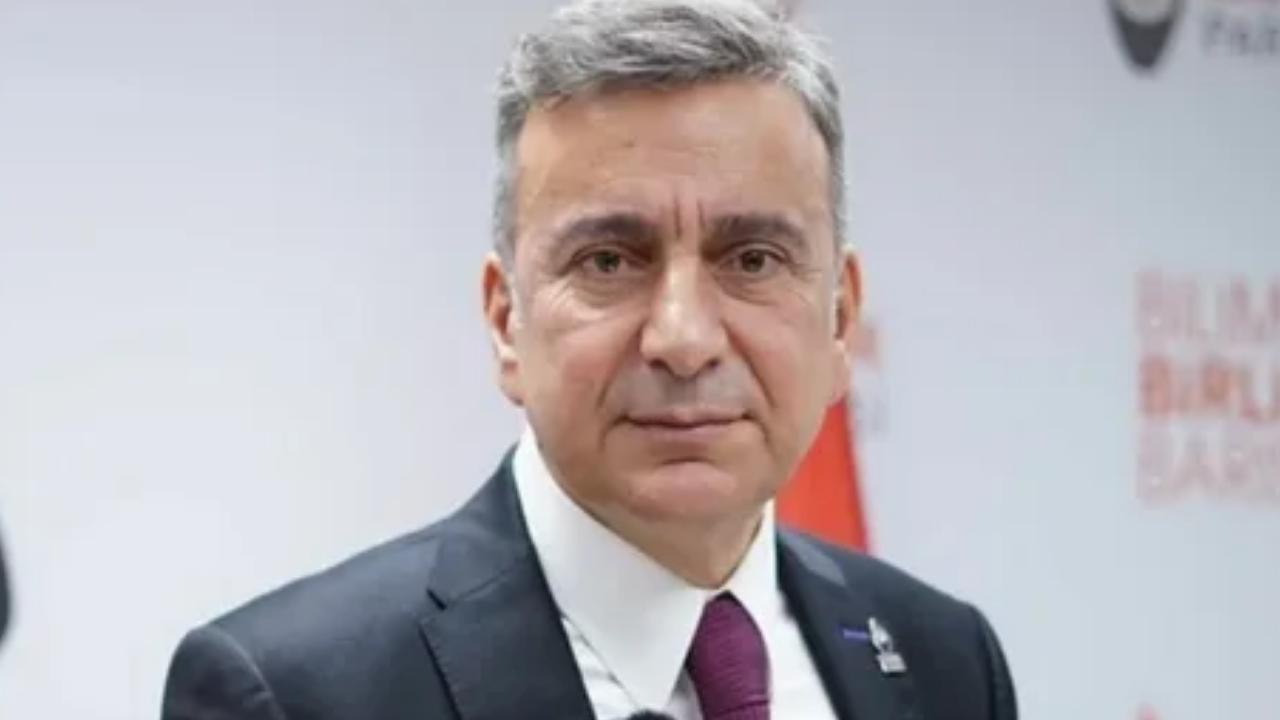 Azmi Karamahmutoğlu kimdir? Azmi Karamahmutoğlu kaç yaşında ve nereli?