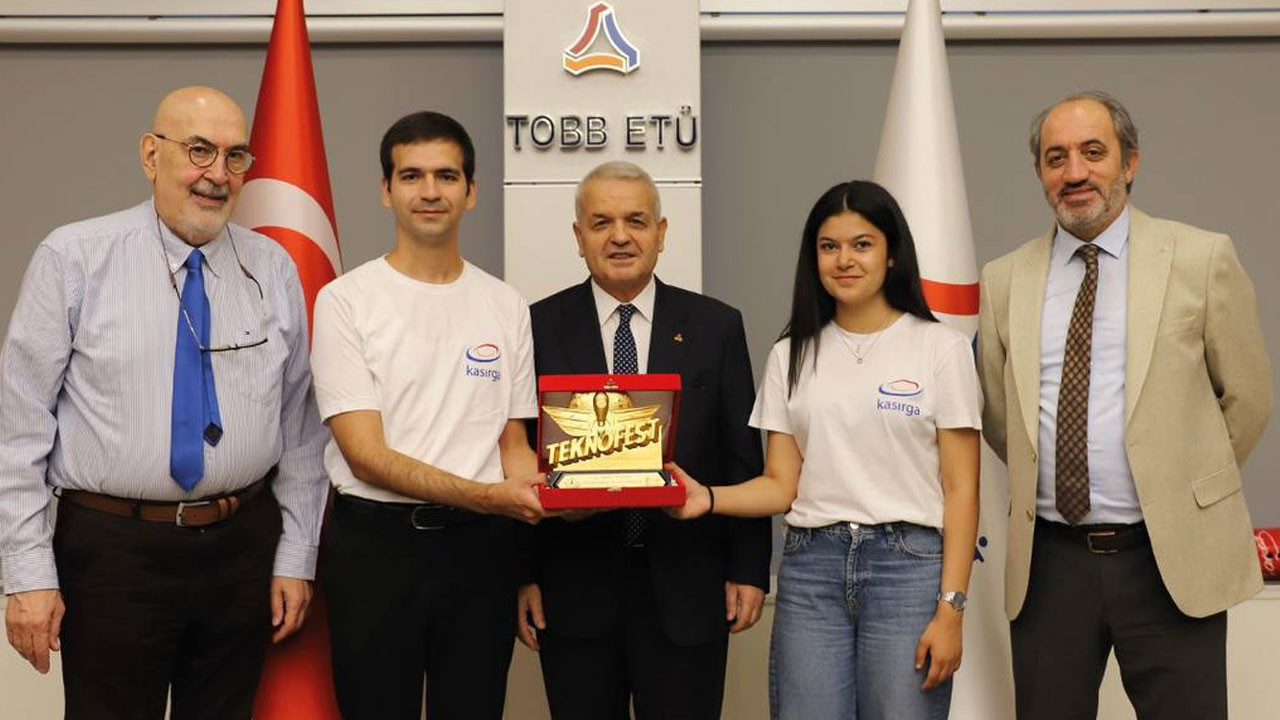 TOBB ETÜ’lü gençler TEKNOFEST’te Türkiye’nin zirvesine çıktı
