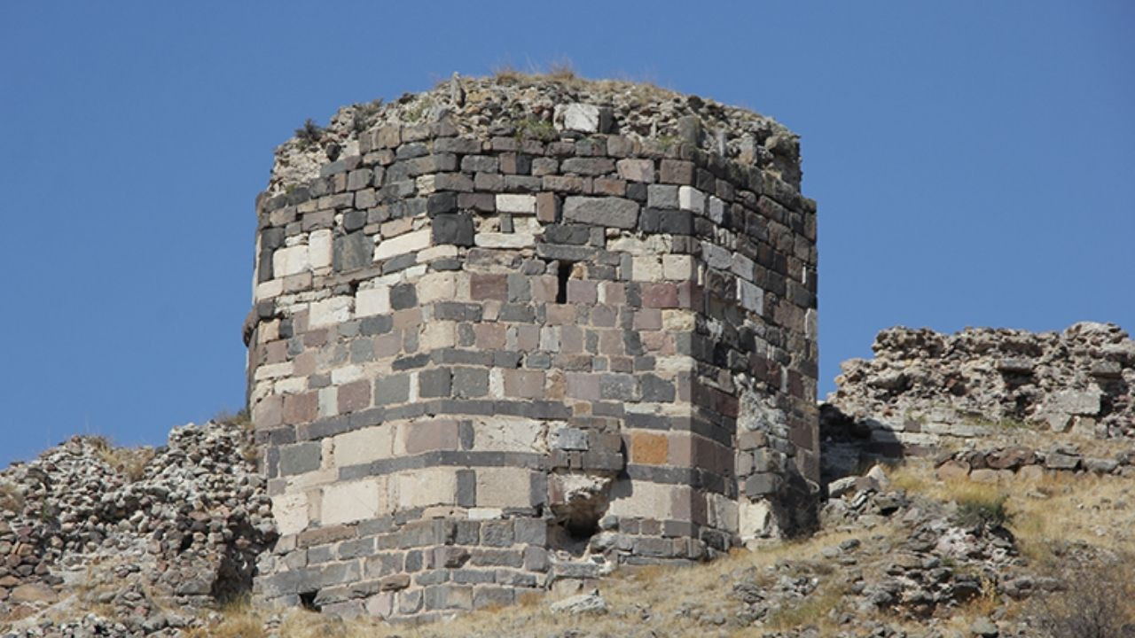 Beypazarı’nda Adaören Kalesi’nin sırları gün yüzüne çıkıyor