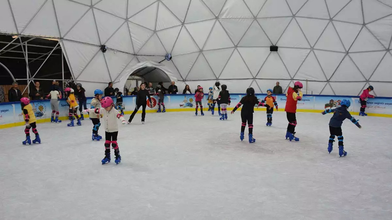 Buz üstünde eğlence! Keçiören’de pist yeniden açıldı