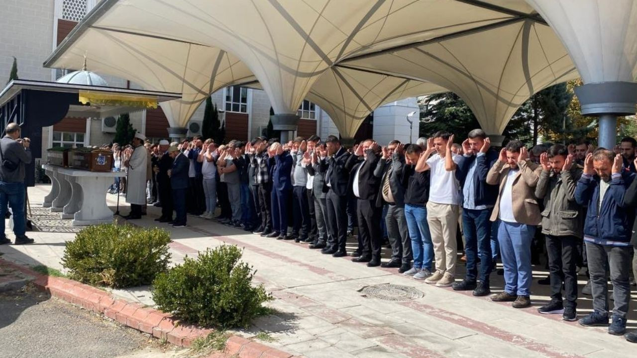 Kahramankazan’daki trafik kazasında hayatını kaybeden Yılmaz kardeşler son yolculuklarına uğurlandı