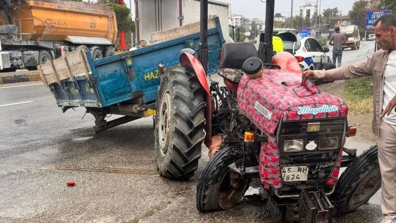 İzmir-Ankara kara yolunda feci kaza! Traktörle TIR çarpıştı!