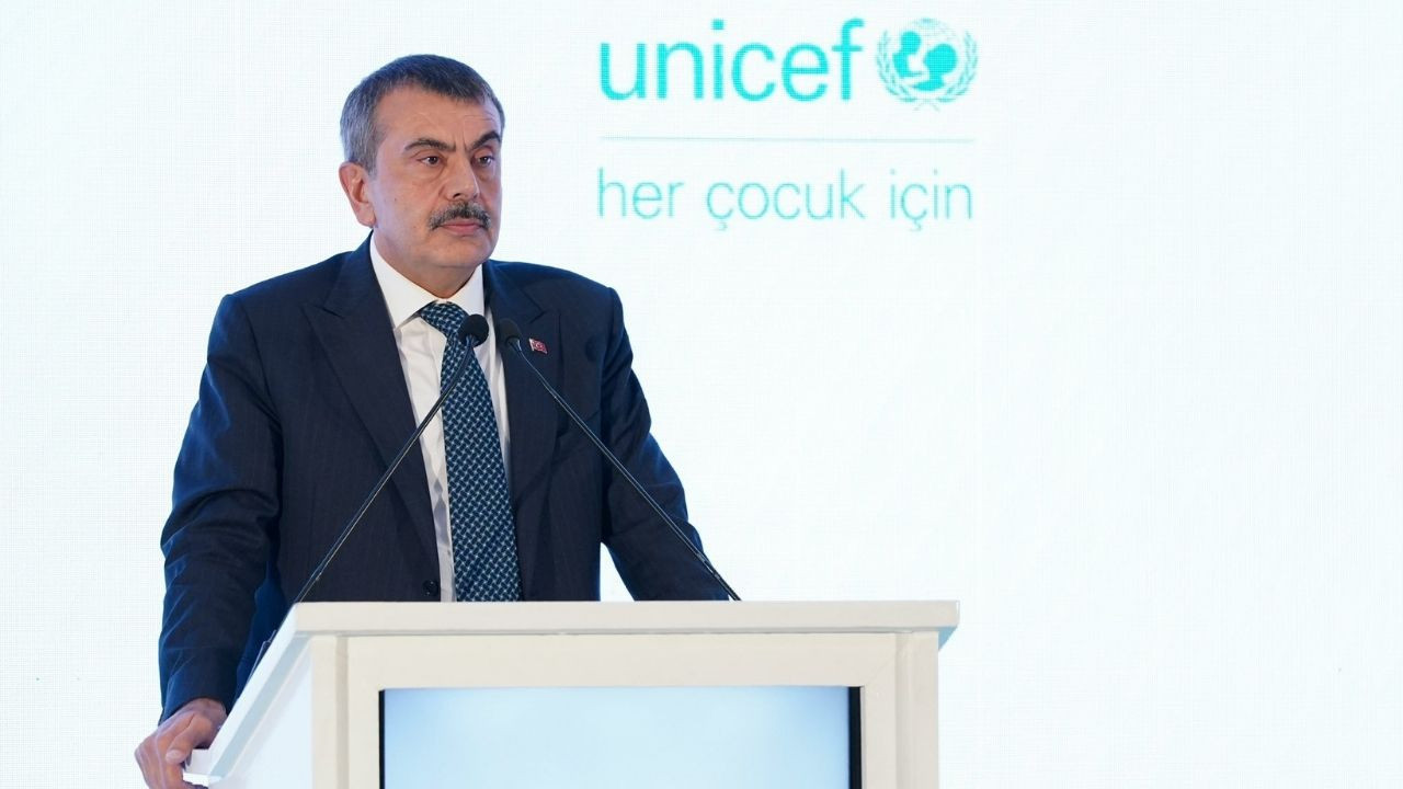 Eğitimde dijital dönüşüm sürüyor: 200 bin öğretmen dijital kampa alınıyor!