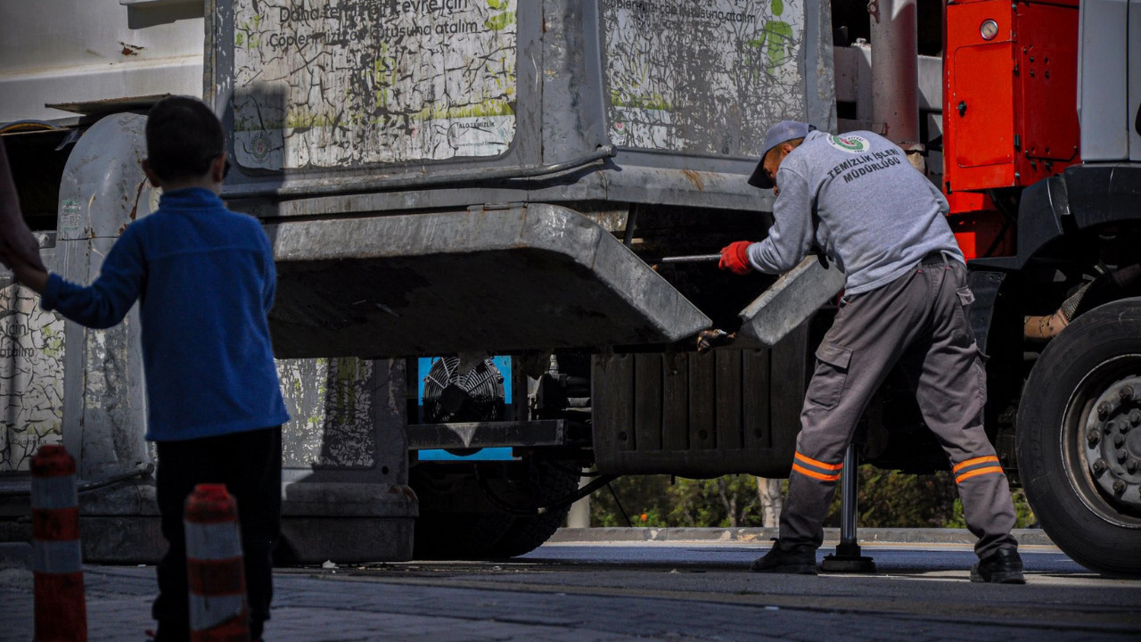 Çöp konteynerlerinden dubalara! Etimesgut'ta hijyen çalışması