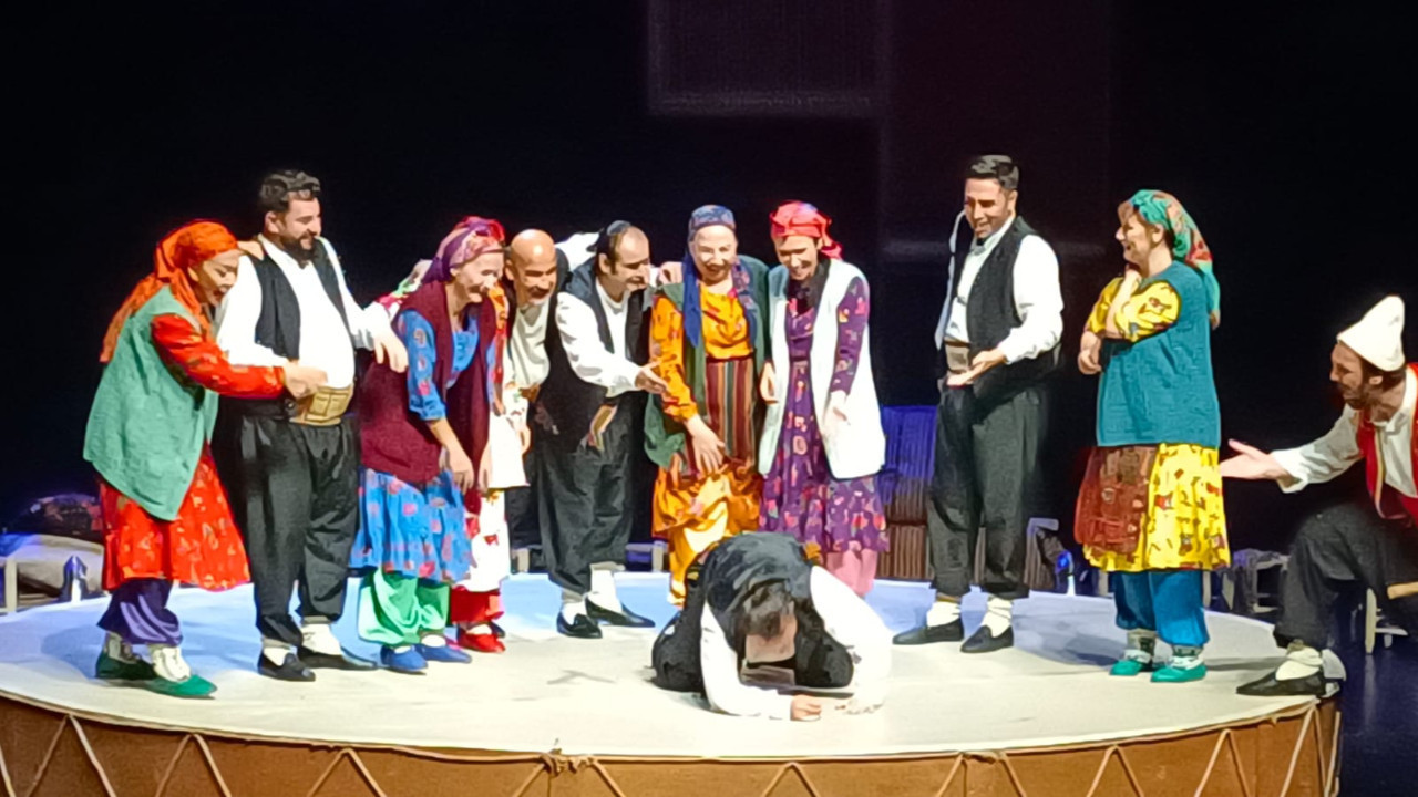 Ankara'da "Davul ya da Düğün" oyunu sahnelendi