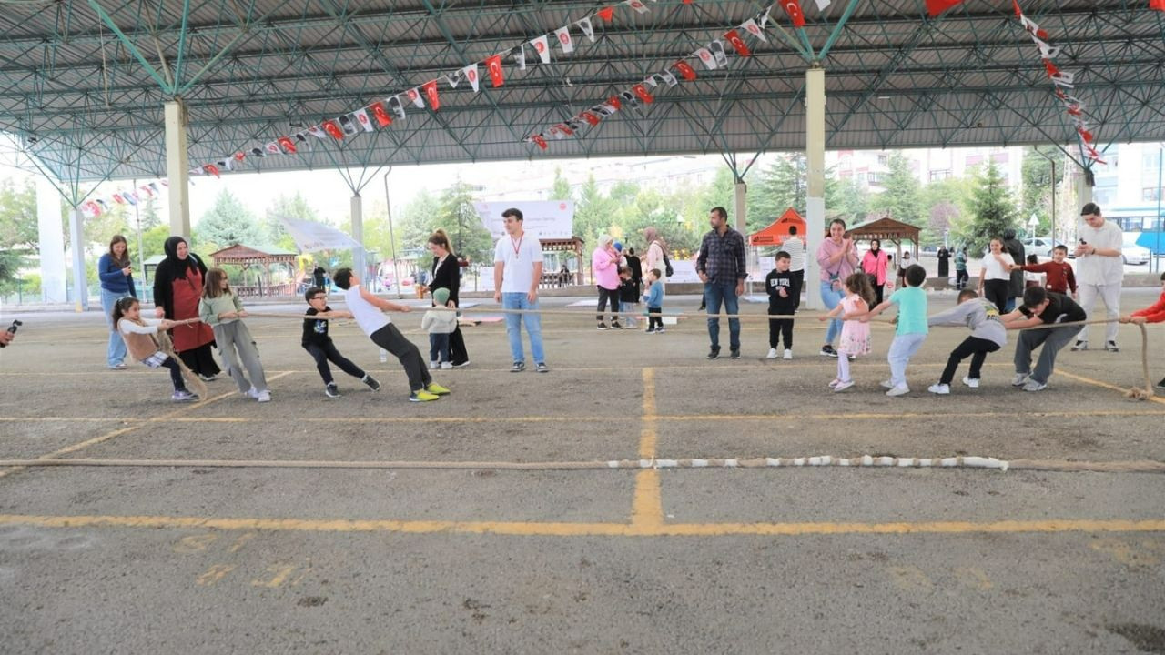 Keçiören Belediyesi, unutulmaya yüz tutmuş çocuk oyunlarını hatırlattı