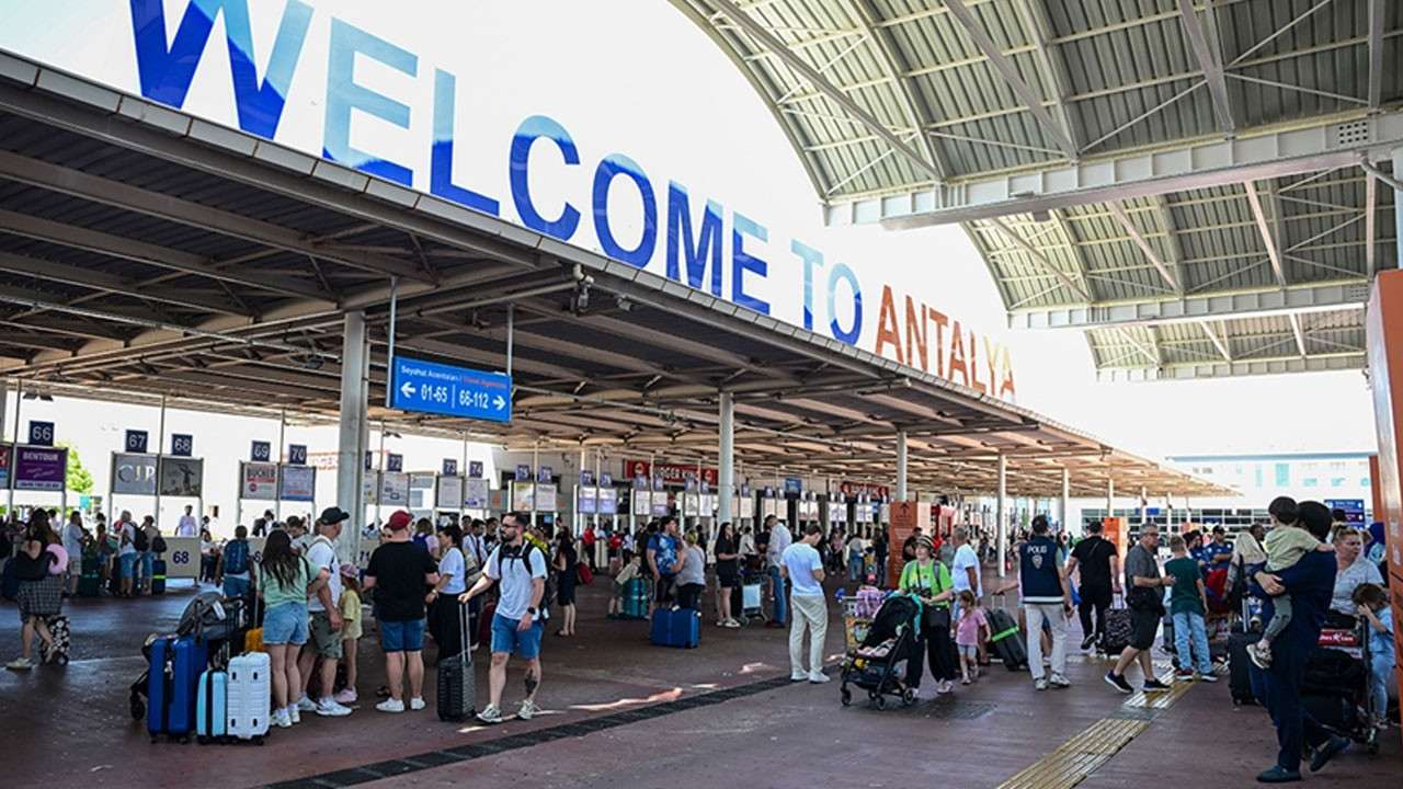 Türkiye turizmde rekor kırıyor: Yabancı ziyaretçi sayısı 14 milyonu aştı