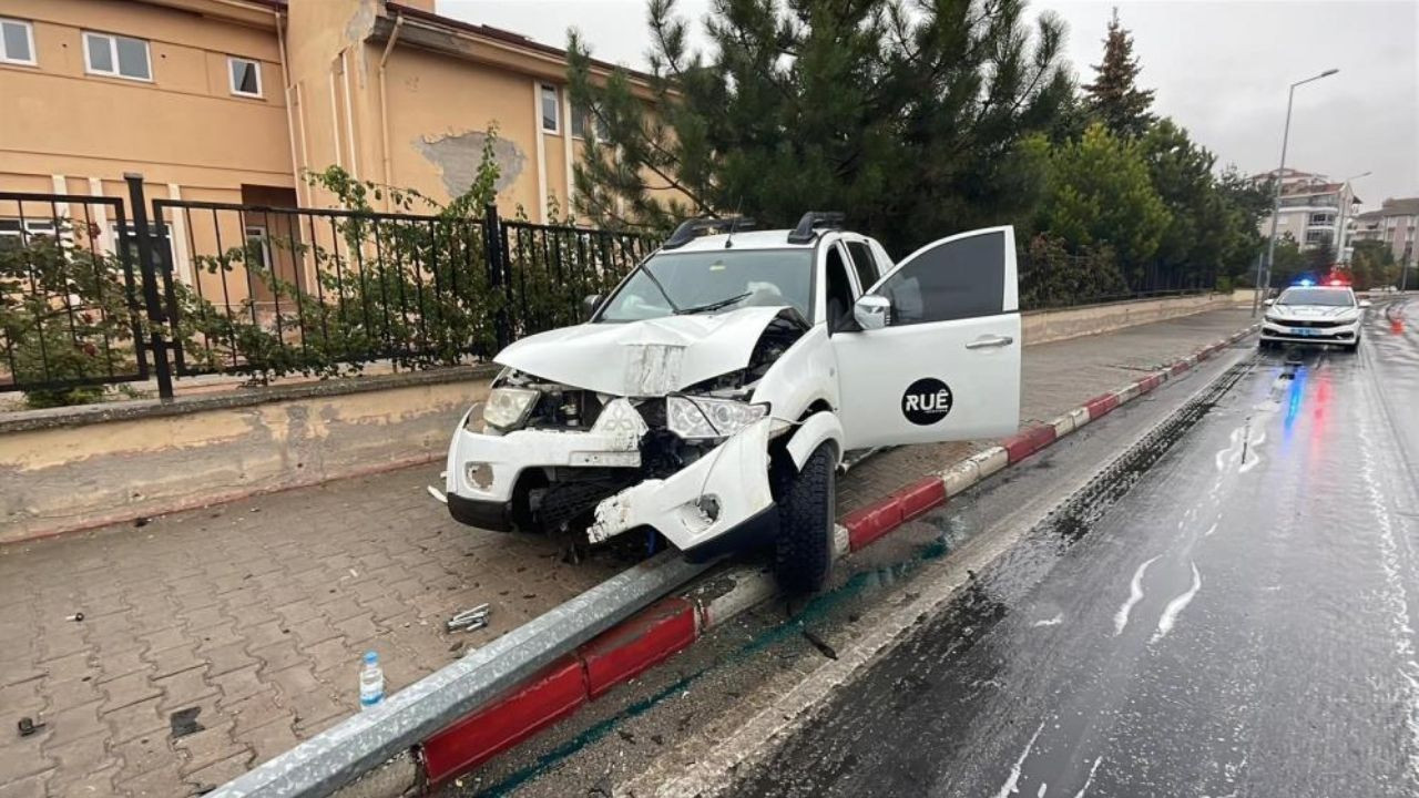 Karaman'da yağışlı yollar kazaya ortam hazırladı