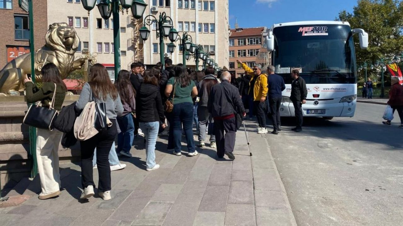 Eskişehir'de sonbahara rağmen gezginler azalmıyor