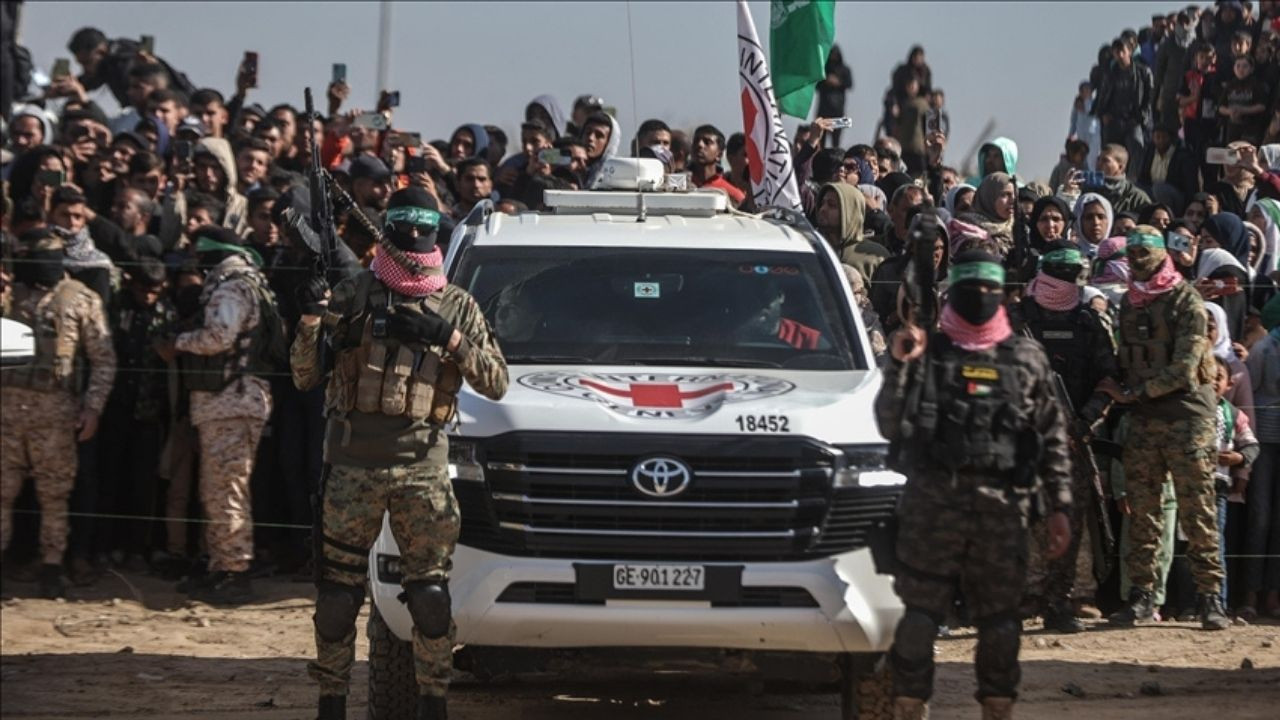 Hamas 13 İsrailli esiri daha serbest bıraktı: İkinci takas tamamlandı!