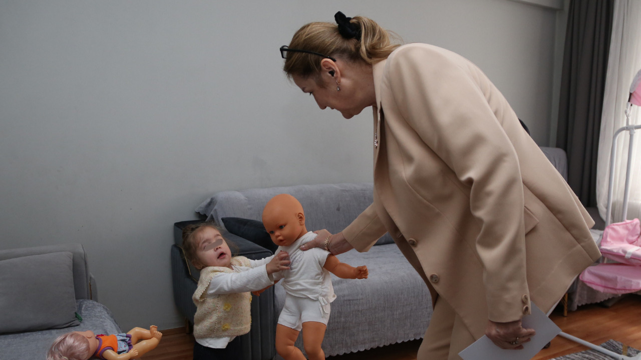 Devletin şefkat eli Etimesgut’ta! Kaymakam Gevrek aileleri yalnız bırakmadı