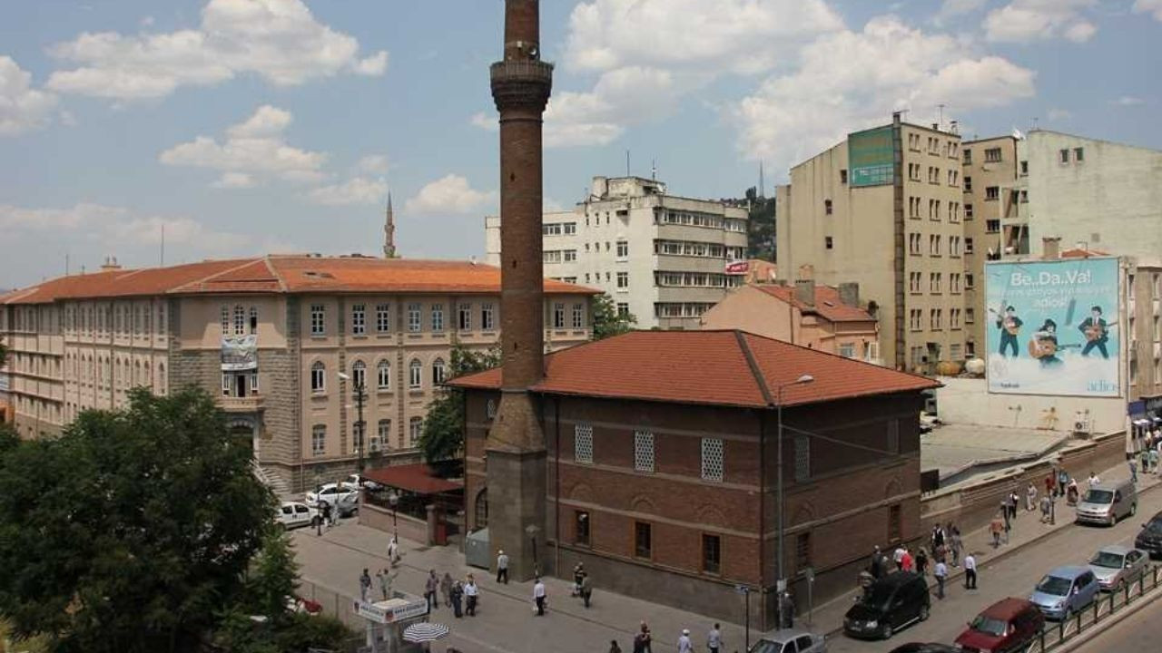 Gösterişten uzak, zarafetini zinde: Ankara'nın sade güzeli Zincirli Camii