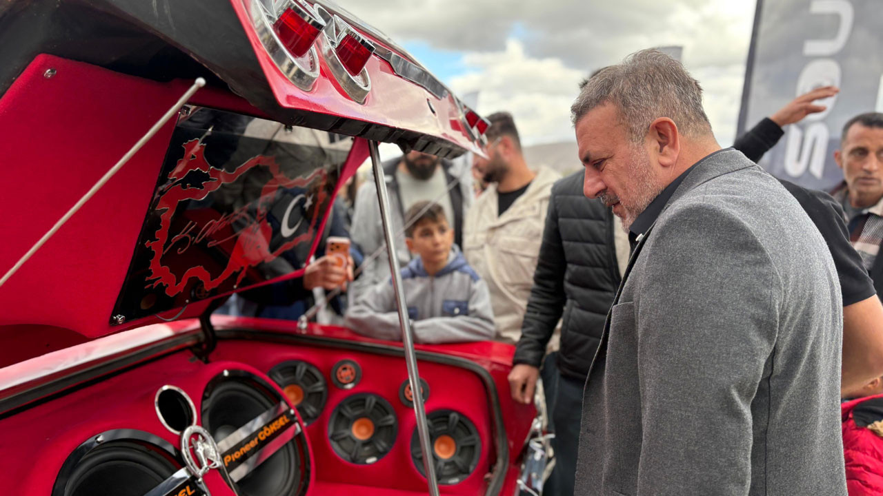 Sincan’da otomobil festivali rüzgarı: Modifiye araçlar yarıştı, başkent büyülendi!