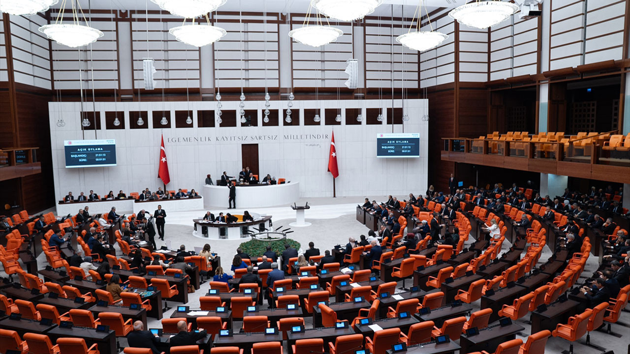 DEM Parti ve İYİ Parti milletvekilleri arasında tartışma çıktı!