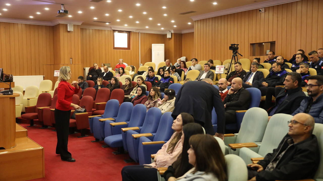 Etimesgut Belediyesinde etik farkındalık eğitimleri sürüyor