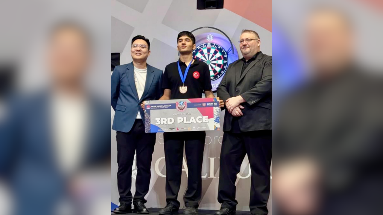 Etimesgut’tan dünyaya: Kerem Çalıkıran dartta tarih yazdı!