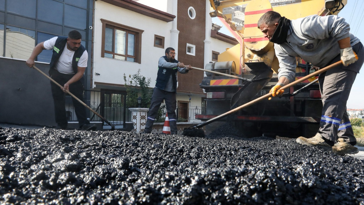 Etimesgut’ta kış öncesi asfalt seferberliği başladı