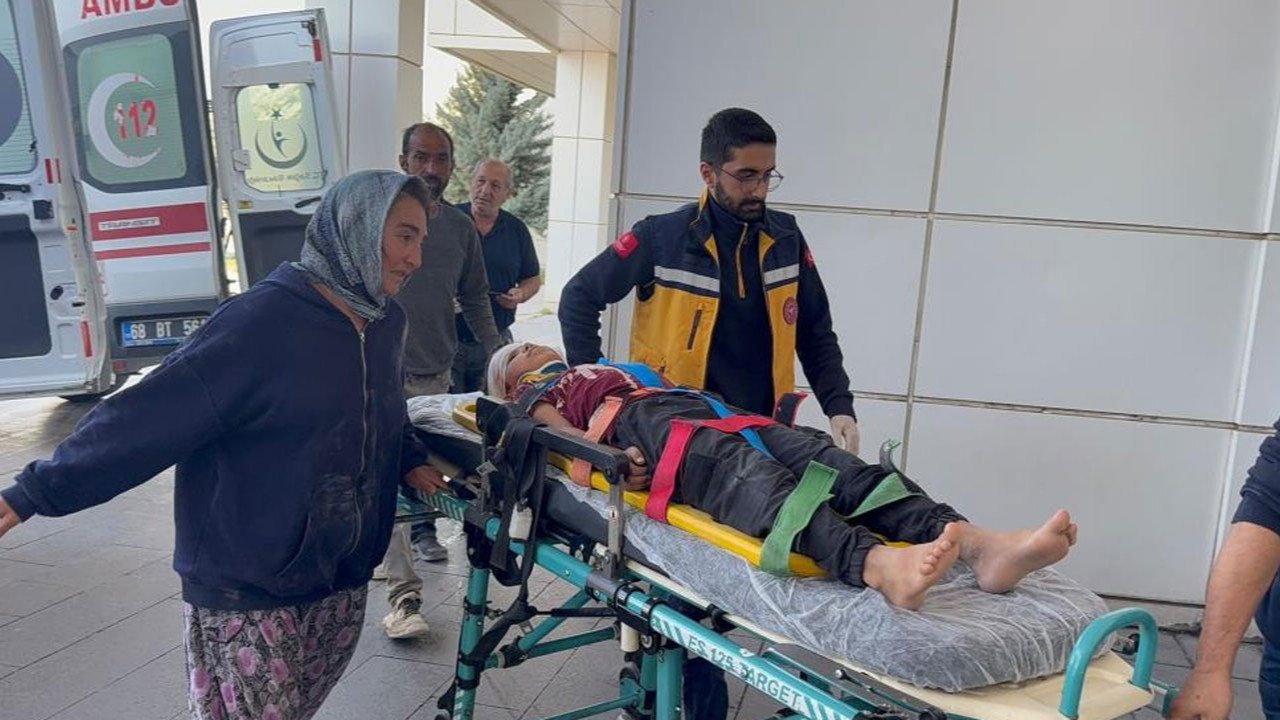 Aksaray’da feci kaza! Belediyenin su arıza minibüsü elektrikli bisikletle çarpıştı