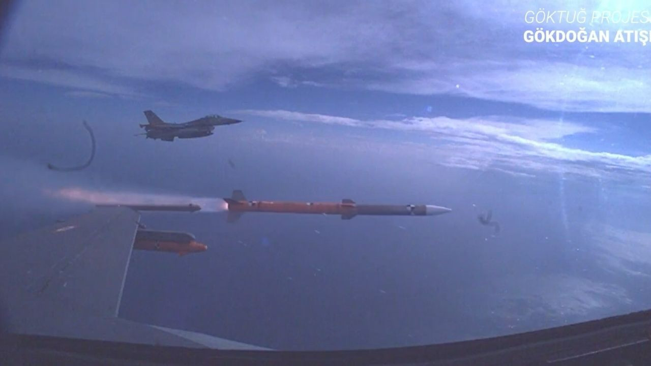 Bakan Kacır paylaştı: Yerli hava-hava füzeleri Bozdoğan ve Gökdoğan hedefi tam isabetle vurdu
