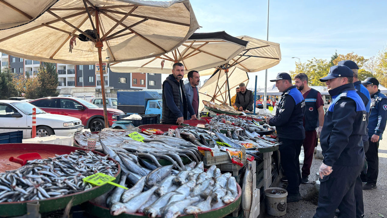 Sincan’da balık tezgâhlarına zabıtadan sıkı denetim: Tazelik ve hijyen mercek altında