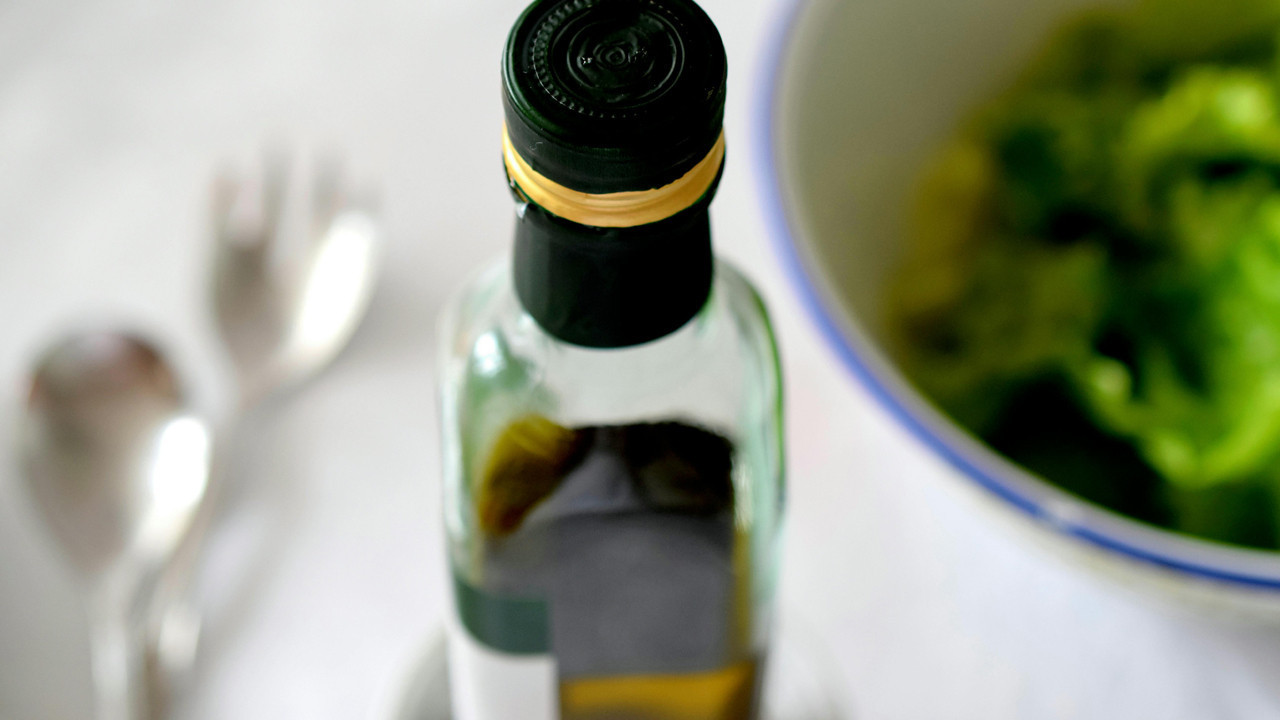 Salataya, yemeğe koyarken el titretecek! Zeytinyağı fiyatlarına zam kapıda!