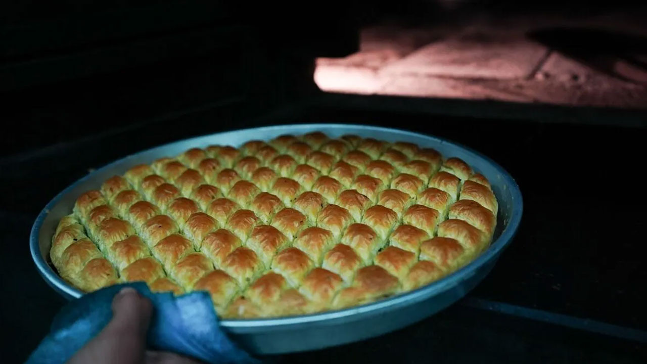 Bu baklavanın katı yüksek fiyatı düşük! Ankaralılar bayılarak tüketiyor