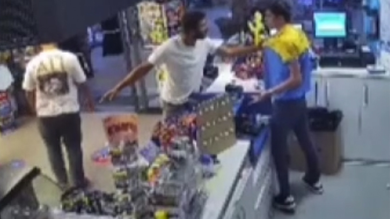 İstasyonda dehşet anları: İki müşteri, bir kasiyer... 'Para' tartışmasının faturası ağır oldu!